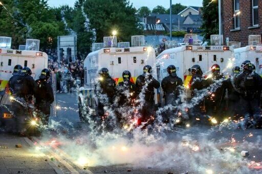 Northern Ireland hit by fourth night of clashes