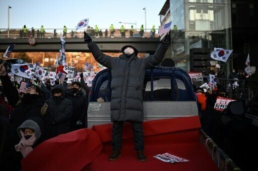South Korean investigators abandon arrest of President Yoon