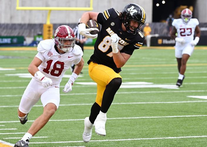 Missouri tight end Brett Norfleet (87) runs the ball for a 26-yard touchdown (copy)