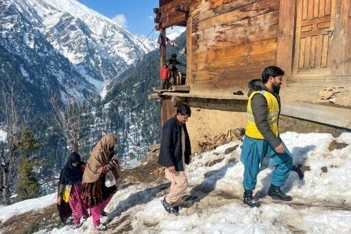 Pakistan health workers kick off polio drive despite snow