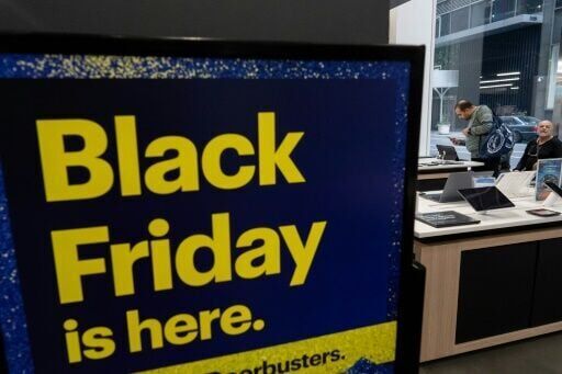 US stocks rise with Dow reaching new high on Black Friday
