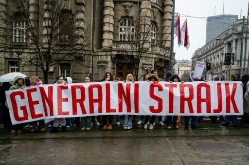 Serbians strike in protest over fatal roof collapse