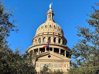 Texas Democrats flee state to block redistricting vote