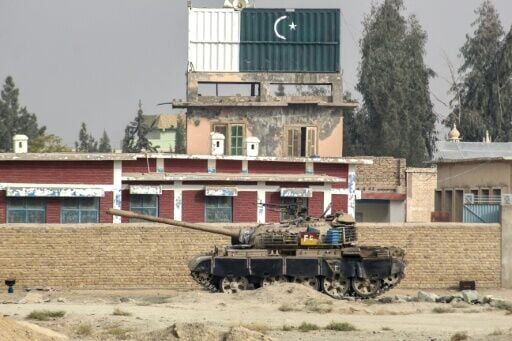 A Pakistani tank at the Chaman border crossing to Afghanistan on Saturday