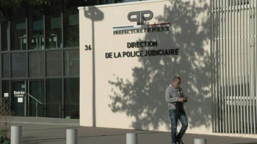 Judicial police HQ as five new suspects arrested over Louvre heist