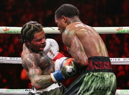 Davis retains WBA lightweight title with majority draw against Roach