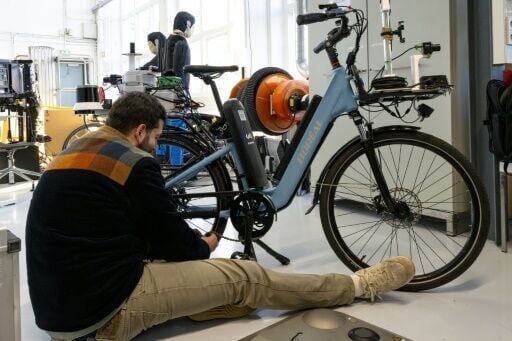 Dutch researchers employ unique e-bike to make cycling safer