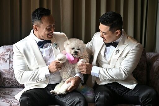 Gay Chinese couple fulfil wedding dream in 'freer' Thailand