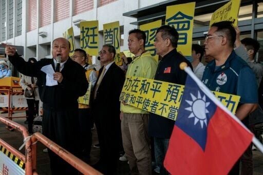 Supporters of Cheng Li-wen gathered at Taipei's Songshan Airport ahead of her departure