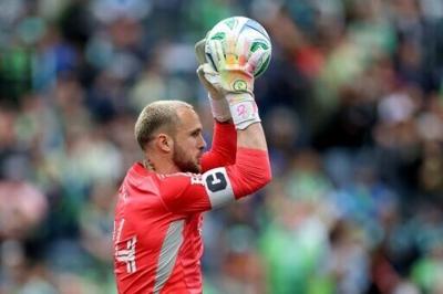 Sounders keeper Frei in hospital after scary collision