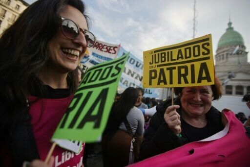 Scientists, doctors, disabled join Argentine pensioners' march