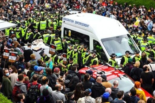 Protesters on Kenmure Street surrounded an Immigration Enforcement van to stop it from leaving, in a large, organic action that was eventually successful