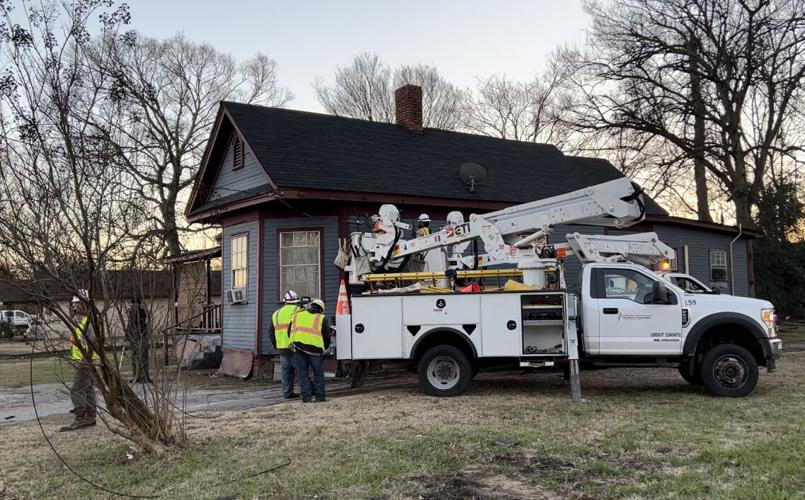 About 1,200 linemen working to restore power to county; 2,000 still in the dark as of Sunday afternoon