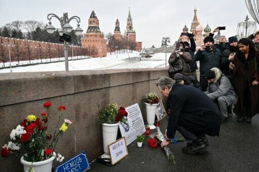 Western ambassadors laid red flowers at the spot where Nemtsov was killed