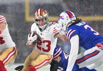 49ers star RB Christian McCaffrey leaves game with knee injury