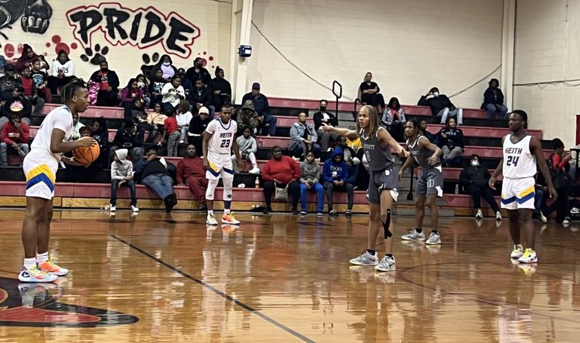 Dallas County Christmas tournament kicks off with area teams facing off