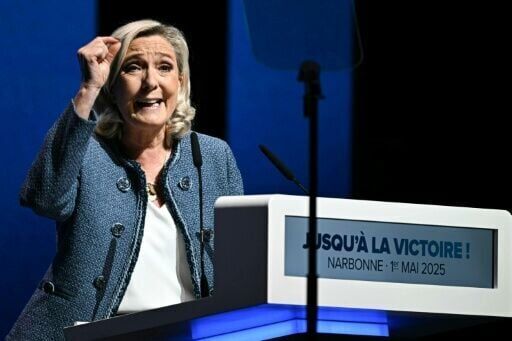 Masked protesters attack Socialists at France May Day rally