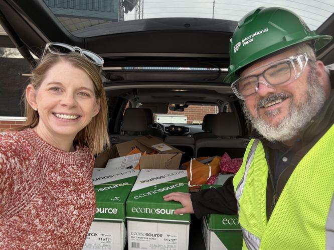 IP donates paper to journalism class