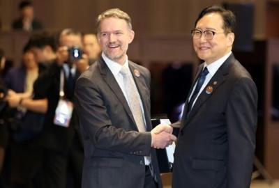 APEC says 'concerned' over challenges to global trade