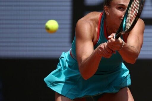 Swiatek and Sabalenka set up French Open semi-final clash as Alcaraz sweeps through