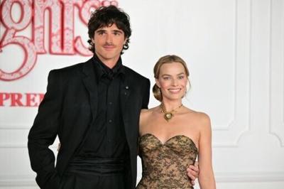 Jacob Elordi (L) and Margot Robbie star in 'Wuthering Heights'