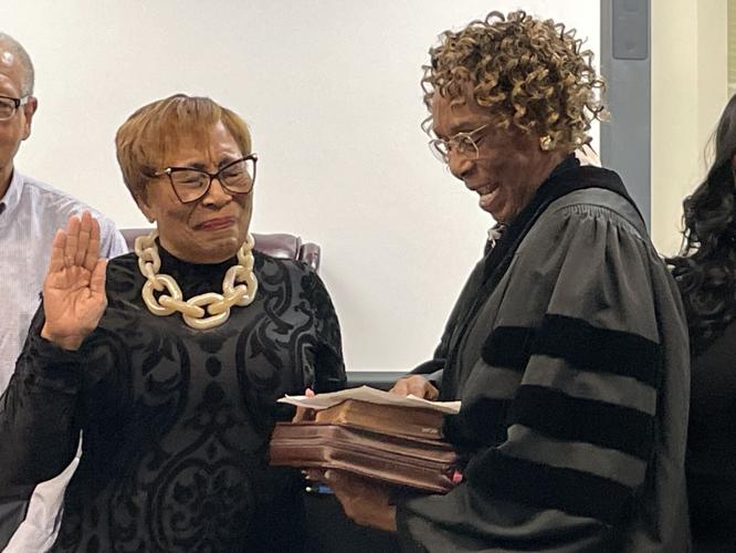 Judge Maggie Drake-Peterson administers the Oath of Office to her sister Mamie Williams Solomon..JPG