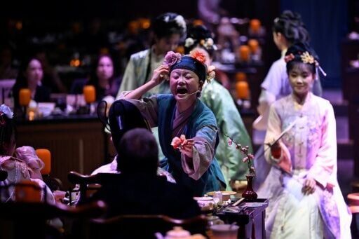 Artists in traditional Chinese clothes performing at the theatrical restaurant in Beijing