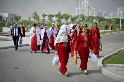 Driving ban puts brakes on young women in Turkmenistan