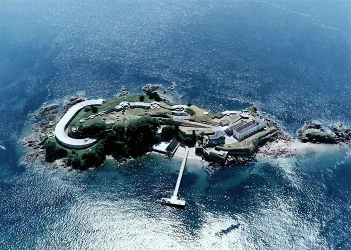 6m-island-fortr–1545196