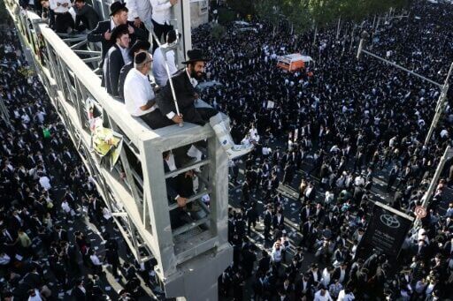 The police closed roads to Jerusalem and announced the mobilisation of 2,000 officers in the city