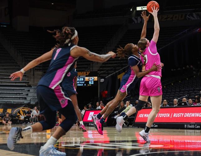 Mizzou guard grace Slaughter (0) and Auburn guard Kaitlyn Duhon (4) reach for the ball