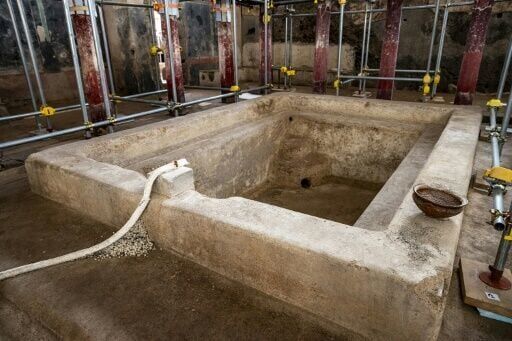 Pompeii reveals 'impressive' bath complex