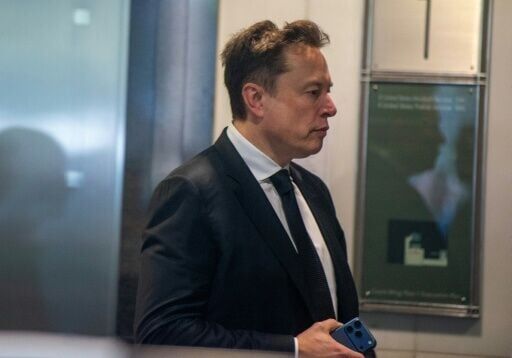 Elon Musk arrives at the federal courthouse as opening statements begin in his lawsuit against OpenAI