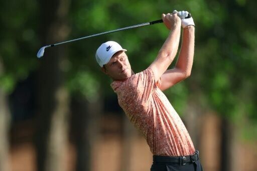 Venezuelan Vegas birdies five of last six to grab PGA lead