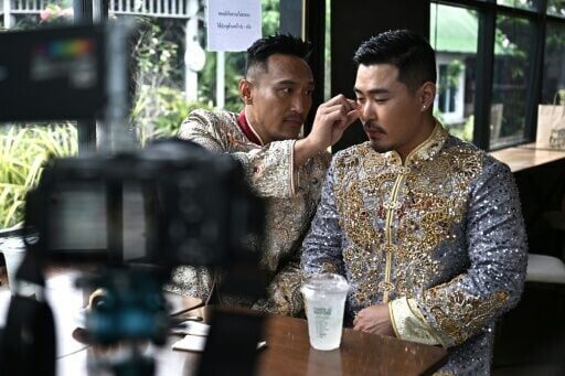 Gay Chinese couple fulfil wedding dream in 'freer' Thailand