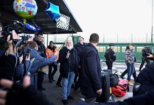 Freed anti-whaling campaigner Paul Watson arrives in France