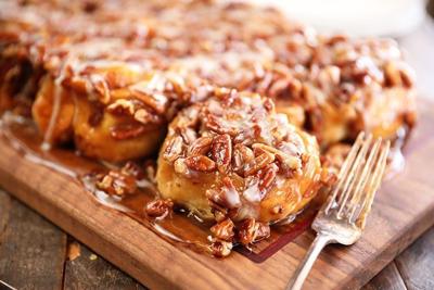 Recipe: Shortcut caramel pecan cinnamon rolls