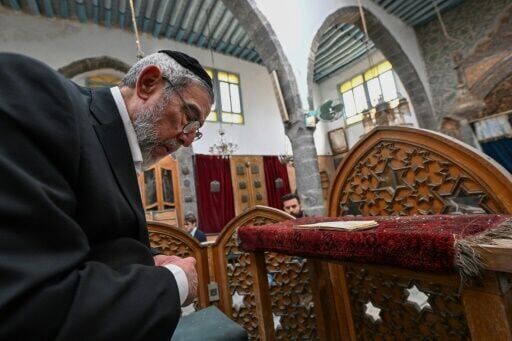 Syrian Jews say held first group prayer in decades in Damascus synagogue