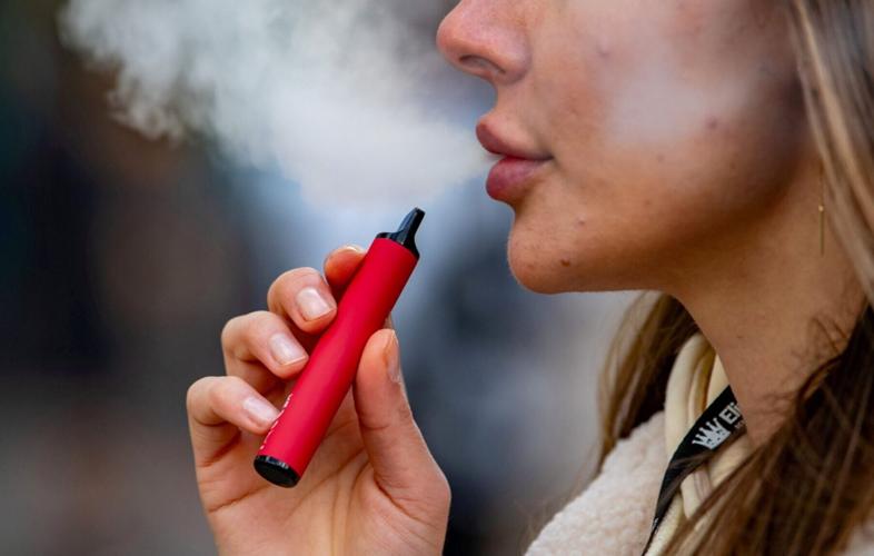 People who vape or smoke at much higher risk of high blood pressure, show study