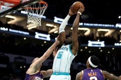 Lakers, Hornets trade for Williams off: clubs