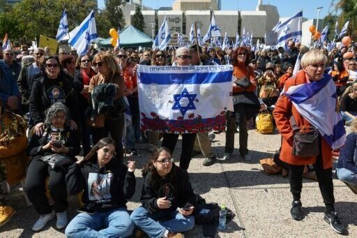 Israel frees hundreds of Palestinian prisoners after body handover