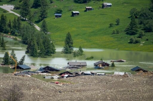 Swiss officials halt further evacuations after glacier collapse