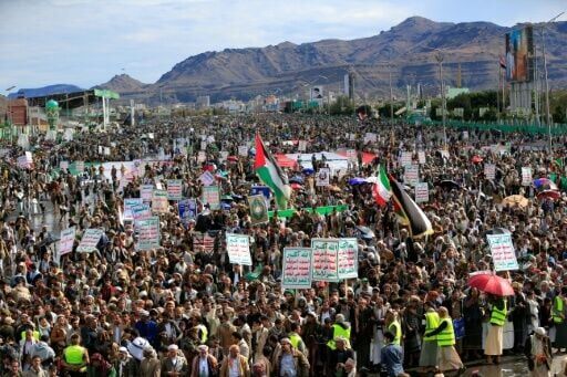 Houthis rally in Sanaa solidarity with Iran and Lebanon as the US-Israeli war with Iran rages