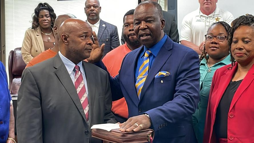 Dallas County Commissioners, two School Board members sworn in at courthouse ceremony