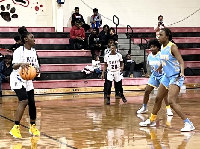 Dallas County Christmas tournament kicks off with area teams facing off