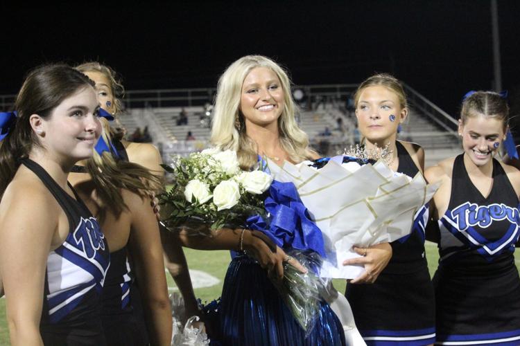 Queen with cheerleaders.JPG