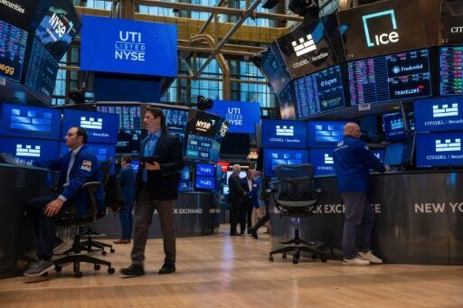 US stocks edge higher while dollar dips after Moody's downgrade