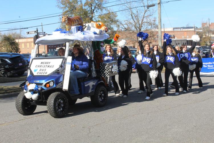 Demopolis cheer.JPG