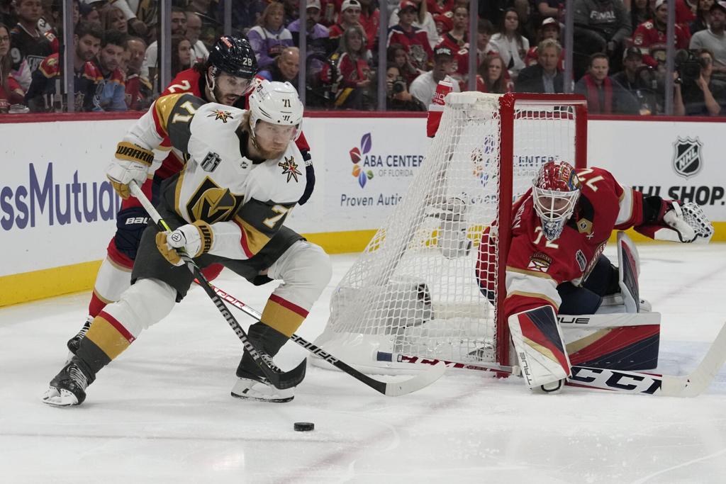 Panthers rally, top Golden Knights 3-2 in OT in Game 3 of Stanley
