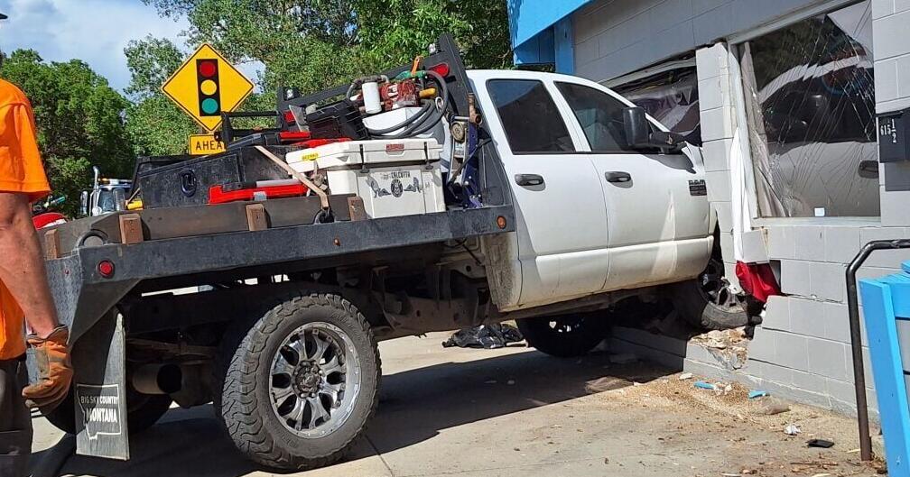 Truck crashes into building off Park Street